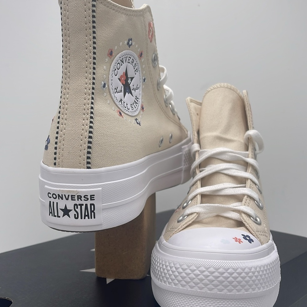 Converse Women's Cream High-Top Platform Sneakers A14265C
CTAS LIFT HI
LIGHT DUN - Picture 9 of 16